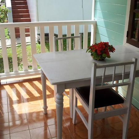 Chez Ophelia Cottage Apartments Розо Номер фото